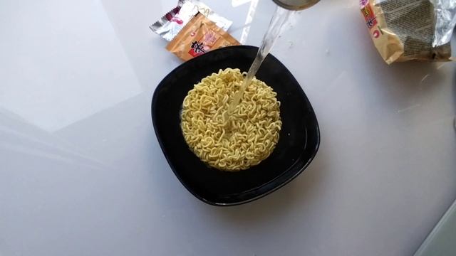 Пробую корейскую лапшу рамен** смотреть онлайн