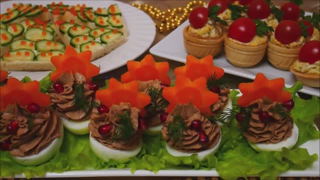 БЫСТРЫЕ и ВКУСНЫЙ закуски на НОВОГОДНИЙ праздничный стол смотреть онлайн
