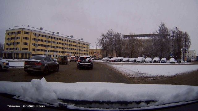 Видеорегистратор TRENDVISION Victory пример дневной видеосъёмки смотреть онлайн