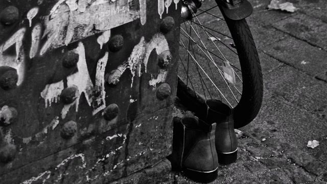 "ПОТЕРЯВШИЙСЯ"... (Фото Евгении КАРПЕНКО (Берлин), музыка гр. СЕРО. ПЕРЕДОЗИРОВКА (Германия)) смотреть онлайн