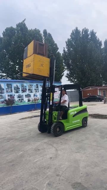 Электропогрузчик CPD-20, демонстрация работы