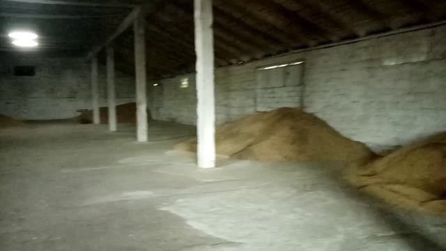 приобрел ячмень на год.