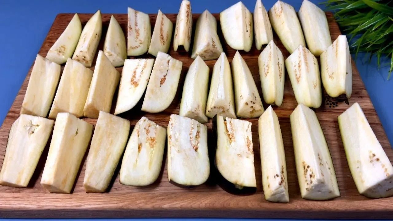 Баклажаны "ПРАЗДНИЧНЫЕ" попробовала в гостях и сразу ВЛЮБИЛАСЬ! Вкусно и НЕОБЫЧНО! Два рецепта! смотреть онлайн