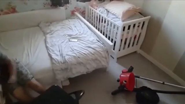 на этого парня нападает нечто?