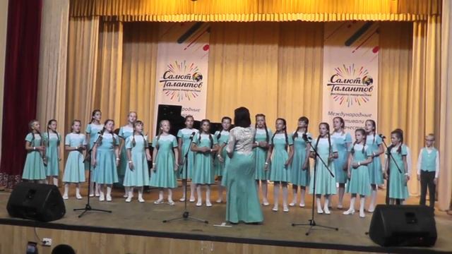 А.Островский Поезд идет на юг ( младший хор Славия)