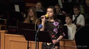 Взор поднимаю к лазурному небу..