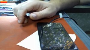iphone 7 висит на яблоке/ греется