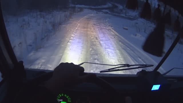 КАМАЗ 55111 зимой вообще не хочет ехать.