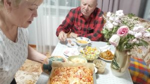 Живём в деревне 🏡 // как есть 🥴 нравится не нравится 🤷//погода //пицца свежая 😄//