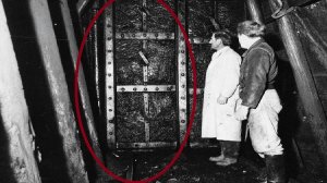 При прокладке тоннеля в Казани обнаружили дверь из странного метала ведущую под землю