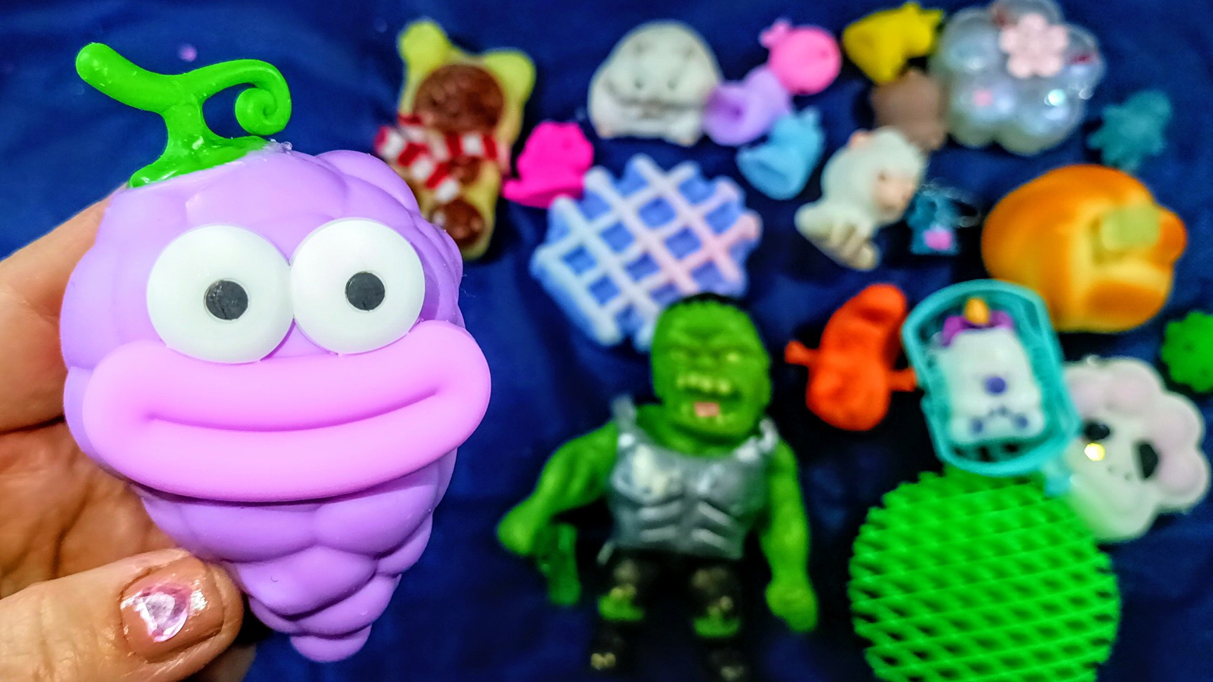 АСМР распаковка сквишей и антистрессы 🥰 звуки АСМР 👀 режу СКВИШИ лапки 🐾 смотреть онлайн