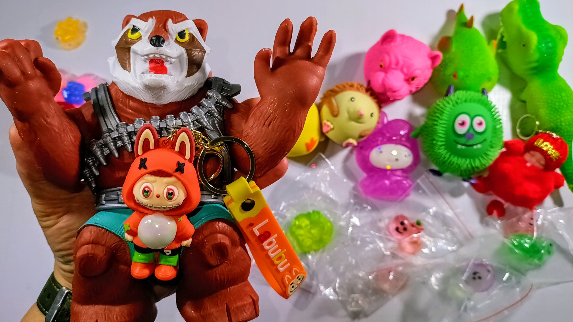 АСМР распаковка сквишей и антистрессов ТАБА СКВИШИ лапки приятные звуки АСМР сквишей 😍 смотреть онлайн