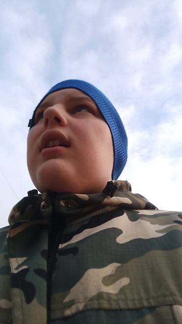 иду пешком до школы. Я гулял 1 час потом дошёл до остановки и пошёл обратно в 15:00 еле дошёл до 🏠. смотреть онлайн
