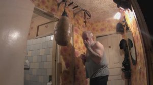 Бокс в домашних условиях( дед в 57 лет занимается боксом)