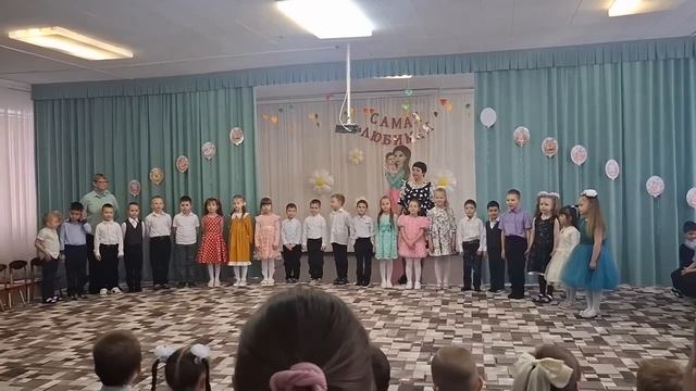 Исполнение песни К. Мишурова "Мамочка родная, мамочка" смотреть онлайн
