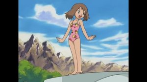 Прыжок девочки в море