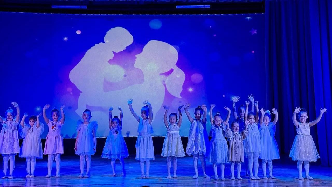 Праздничный концерт ко Дню матери «Эхо материнского сердца» | ДК Ясногорский