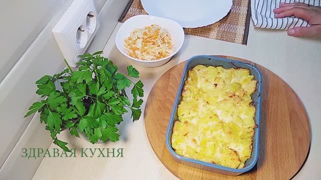 Картошка в сметане ,и вкуснейший салат из капусты.
