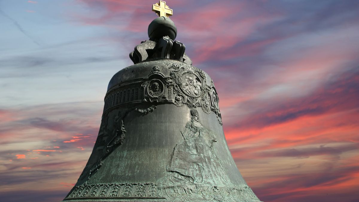 При отливке «Царь-колокола» в Москве вышли из строя две литейные печи смотреть онлайн