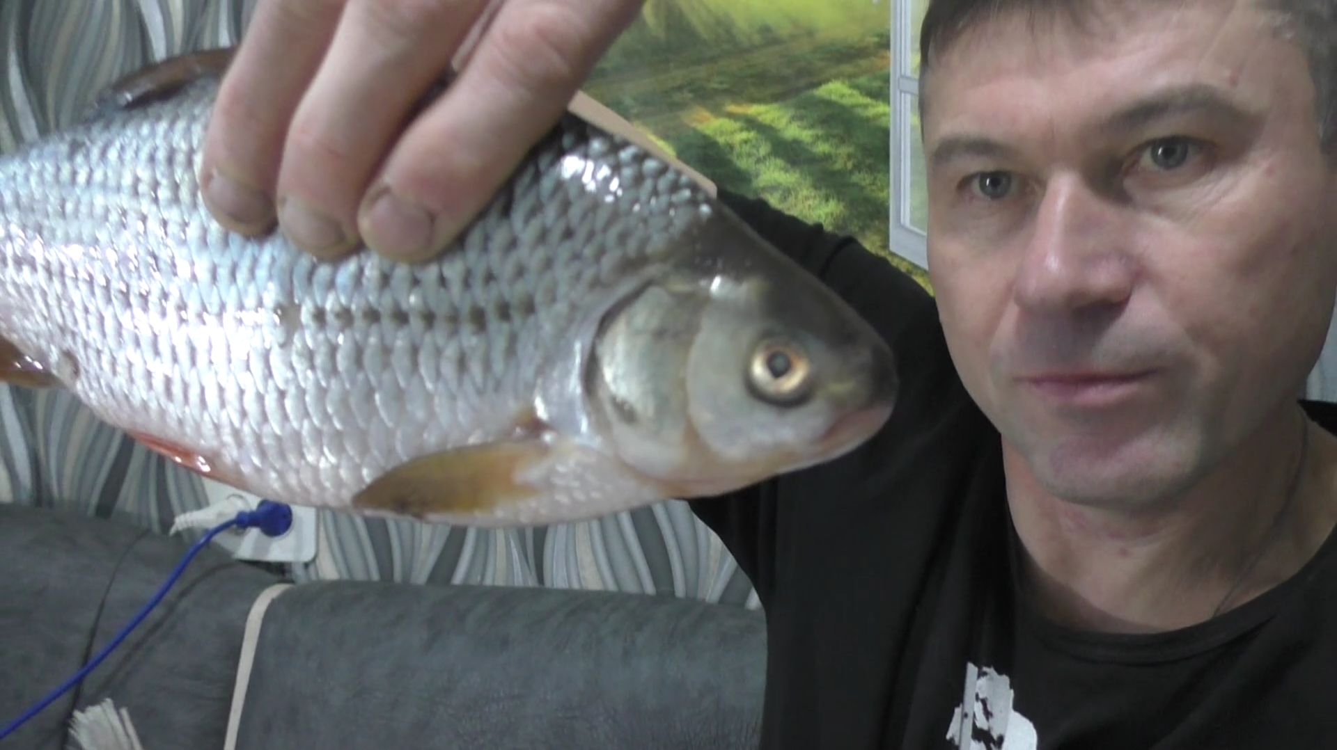 ЖАРЕННАЯ РЕЧНАЯ РЫБА НА ВОДЕ ЭТО КАК!? ПОЖАРИЛ РЫБУ НА ВОДЕ БЕЗ БРЫЗГ И ШИПЕНИЯ! смотреть онлайн