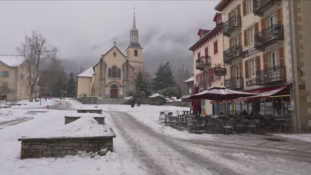 Шамони-Мон-Блан 🇫🇷 — прогулка в снежную бурю при температуре -15°C / 4K HDR 60 кадров в се смотреть онлайн