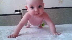 Димасик отжимается 6 мес