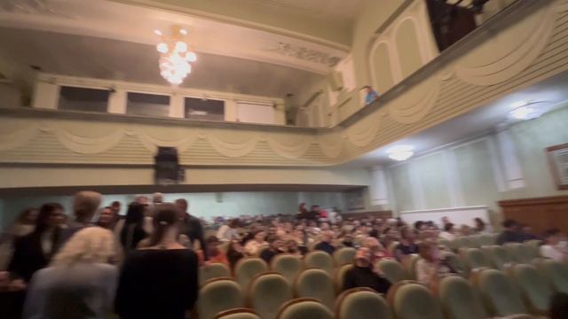 Зрительный зал театра имени Акимова (СПб) смотреть онлайн