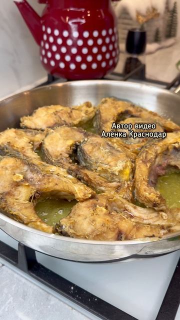 Жареный сазан с луком смотреть онлайн