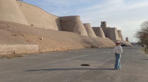 Крепостная стена (Хива, Узбекистан).