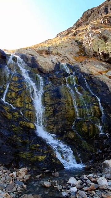 Водопад "Бронзовик" у подножья Софийских озёр ⛰️😍 смотреть онлайн