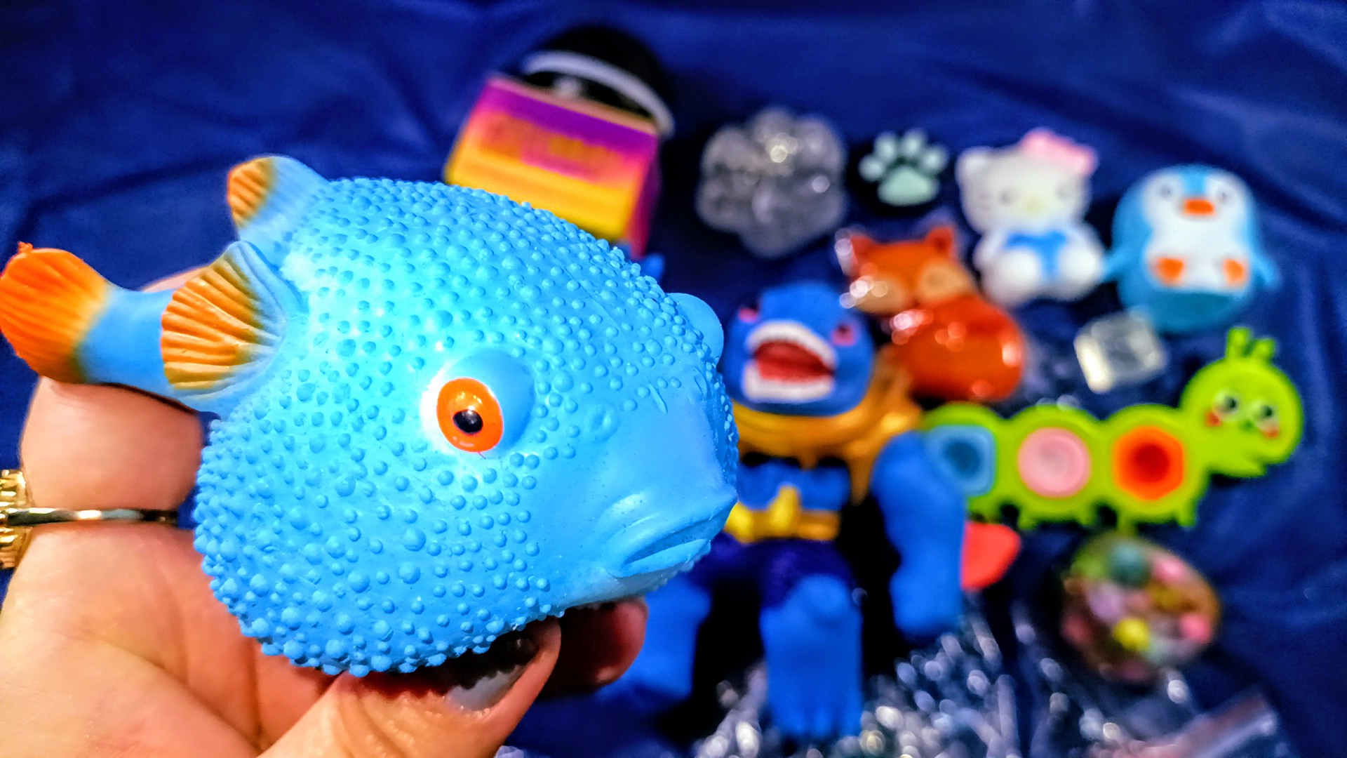 АСМР распаковка сюрприз сквишей и антистрессов ТАБА СКВИШИ лапки распаковка АСМР приятные звуки АСМР смотреть онлайн