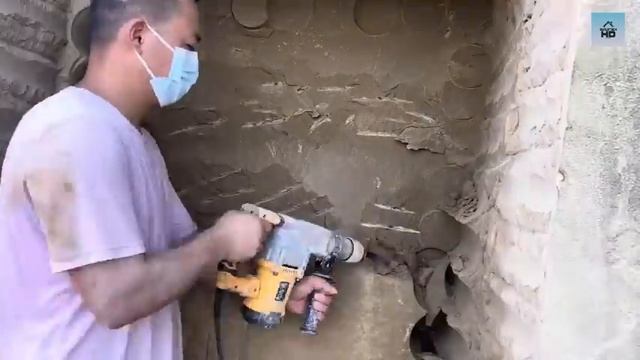 Он потратил 2 года, вырезая дом внутри огромного камня. смотреть онлайн