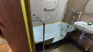 Вырез в чугунной ванне для пожилых людей