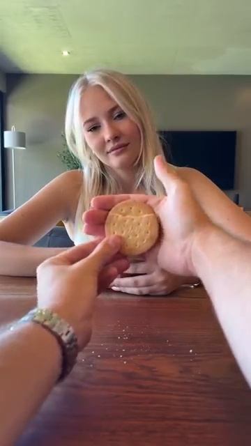 Секрет фокуса с печеньем смотреть онлайн