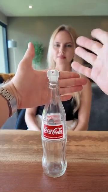 Секрет фокуса - ключ внутри бутылки смотреть онлайн