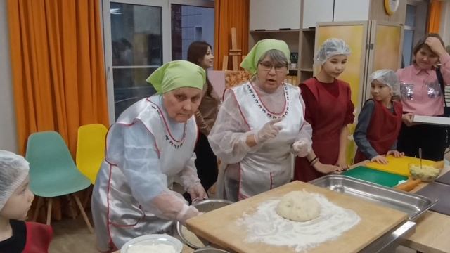 Кулинарный мастер-класс с участием мам с детьми и серебряных волонтёров