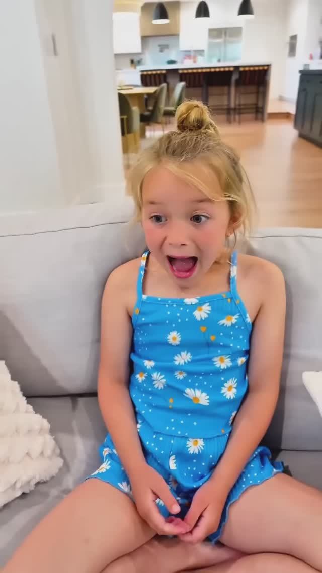 Давай играть вместе! Братик всегда поможет сестричке