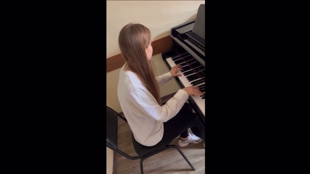 Преподаватель по классу фортепиано Попова Анна