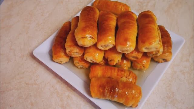 Пахлава или баклава популярная кондитерская СЛАДОСТЬ из теста с орехами в сиропе смотреть онлайн