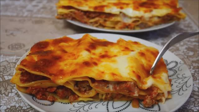 Рецепт ВКУСНЕЙШЕЙ лазаньи с фаршем и соусом бешамель Готовим СЫТНЫЙ ужин смотреть онлайн