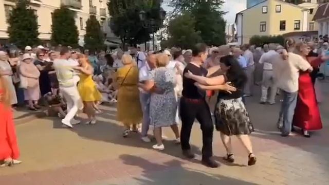 Танго на улице Бреста смотреть онлайн
