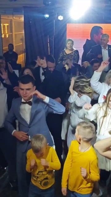 Тренд-рилс со свадьбы. Весело)