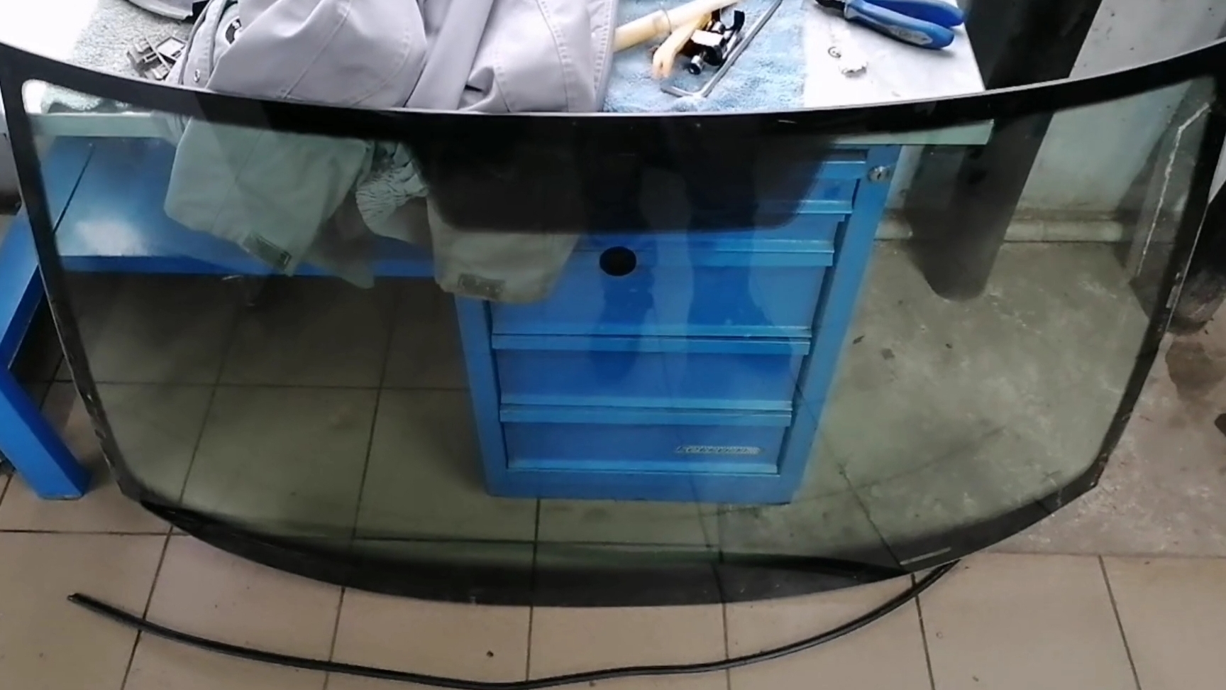 Замена лобового стекла на оригинал Skoda Yeti смотреть онлайн