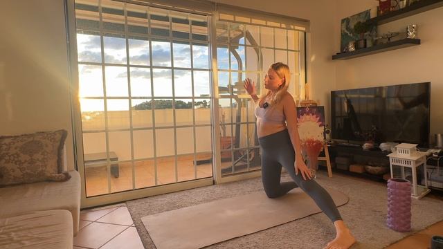 Йога для энергии с акцентом на раскрытие грудного отдела смотреть онлайн