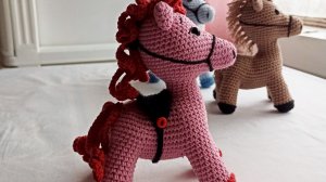 Лошадка с красивой гривой ч.4 грива , седло.