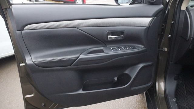 Mitsubishi Outlander смотреть онлайн