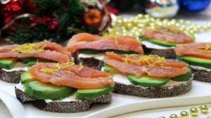 Как сделать вкусные бутерброды с авокадо и красной рыбой за 5 минут