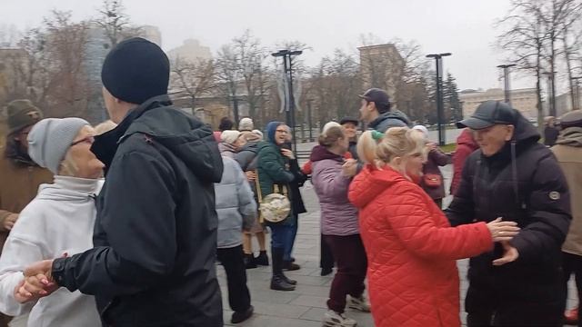 БОКАЛ IГРИСТОГО ВИНА смотреть онлайн