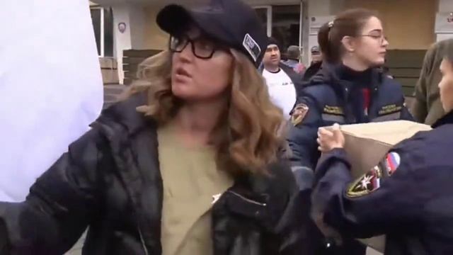 Ольга Бузова доставила гуманитарную помощь в Макеевку