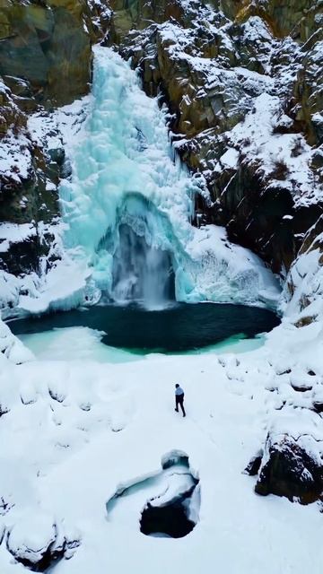 Самый красивый зимний водопад - Алтай смотреть онлайн